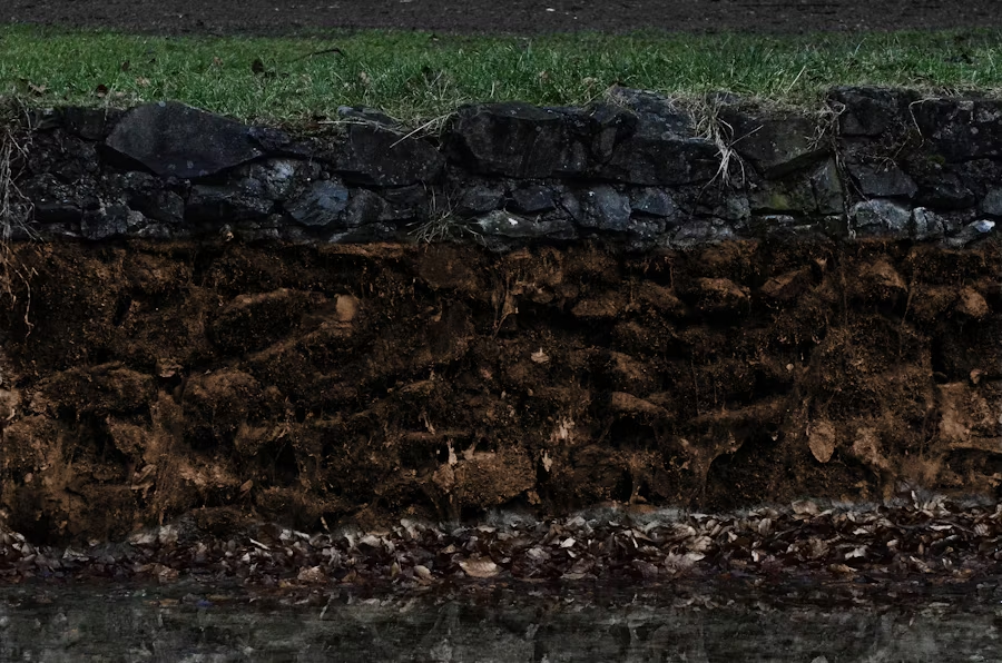 Sandy soil water retention improvement through compost addition